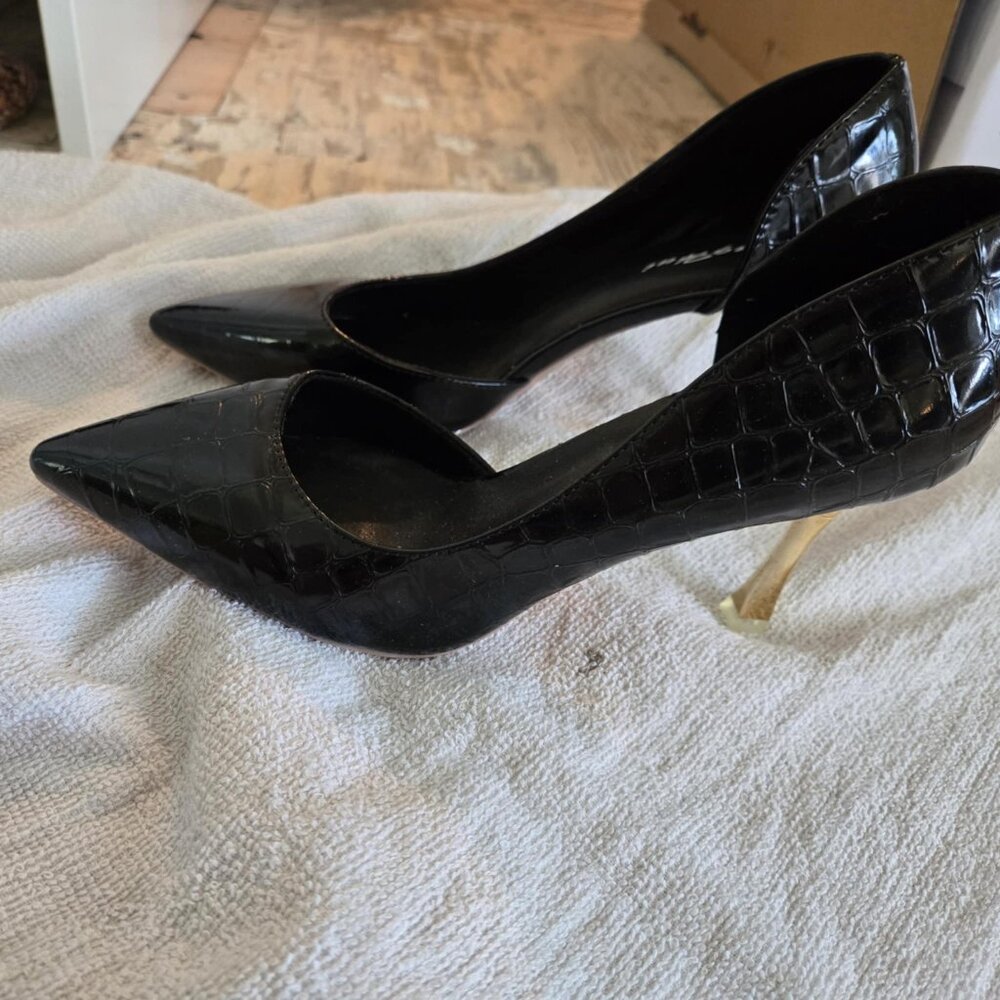 Fenghui shoes size 39 equivalent to 8.5US